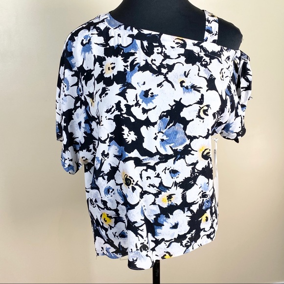 1.State One-Shoulder Floral Blouse - Picture 2 of 8